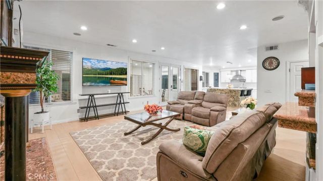 922 Armata Dr, Corona, CA 92881