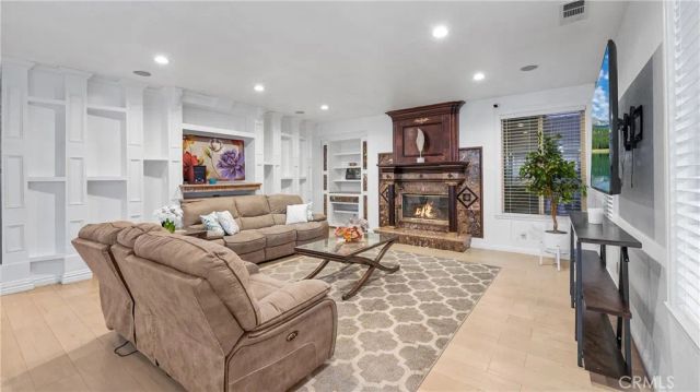 922 Armata Dr, Corona, CA 92881