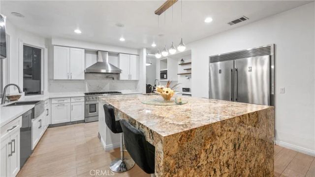 922 Armata Dr, Corona, CA 92881