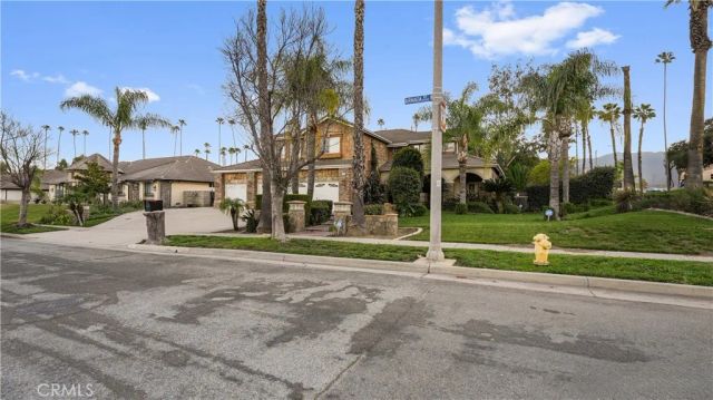 922 Armata Dr, Corona, CA 92881