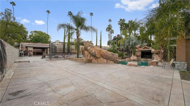 922 Armata Dr, Corona, CA 92881