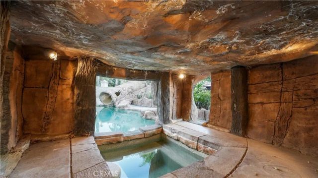 922 Armata Dr, Corona, CA 92881