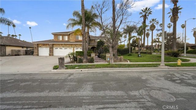 922 Armata Dr, Corona, CA 92881