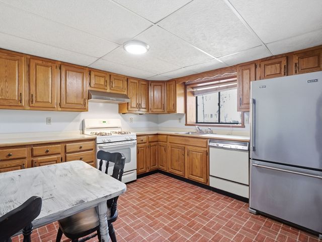 69 Lake Street, Shrewsbury, MA 01545