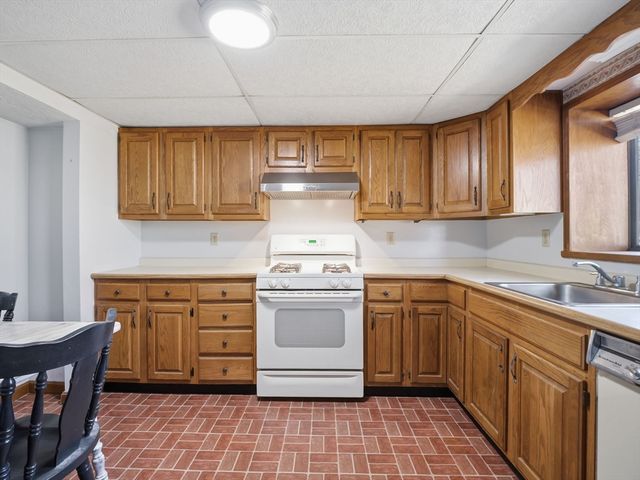 69 Lake Street, Shrewsbury, MA 01545