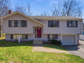 69 Lake Street, Shrewsbury, MA 01545