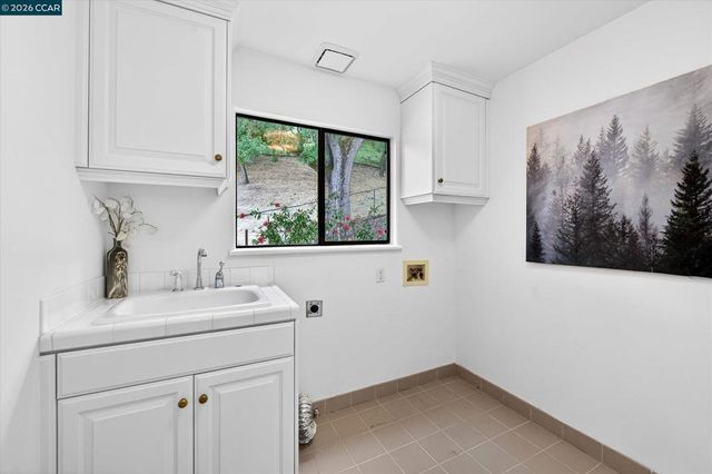 58 Saddle Rd., Walnut Creek, CA 94595