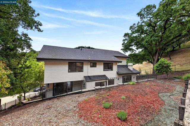 58 Saddle Rd., Walnut Creek, CA 94595