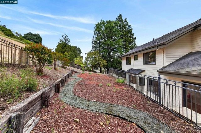 58 Saddle Rd., Walnut Creek, CA 94595