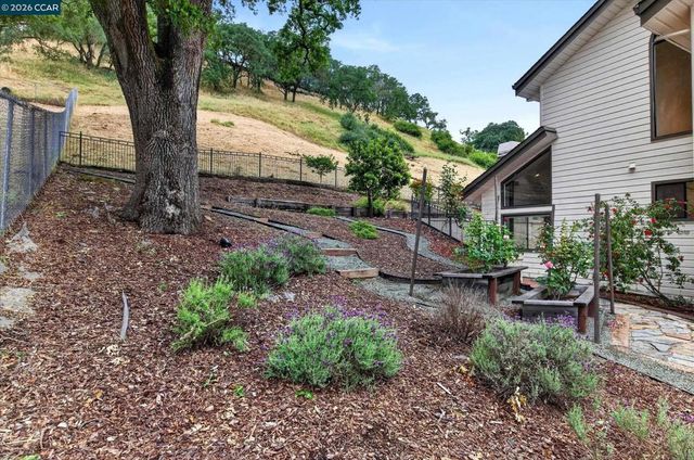 58 Saddle Rd., Walnut Creek, CA 94595