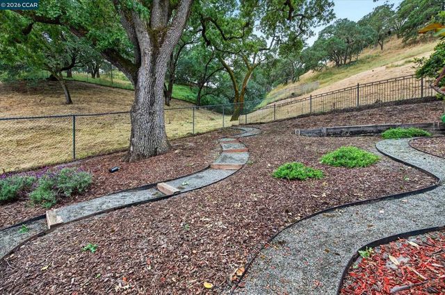 58 Saddle Rd., Walnut Creek, CA 94595