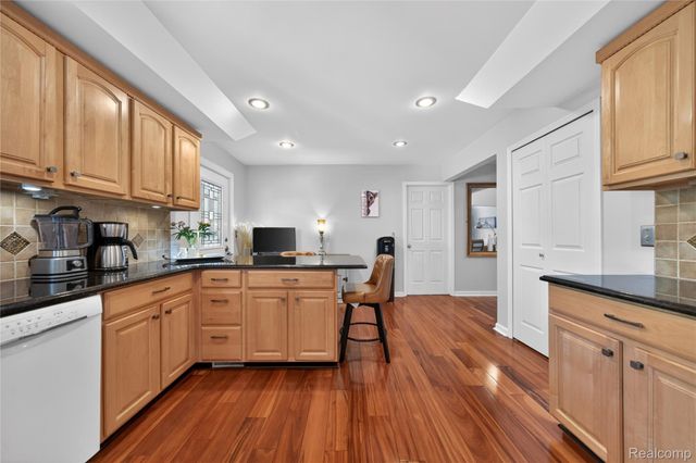 309 Antoinette Drive, Rochester Hills, MI 48309