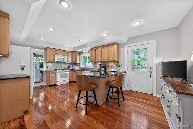 309 Antoinette Drive, Rochester Hills, MI 48309