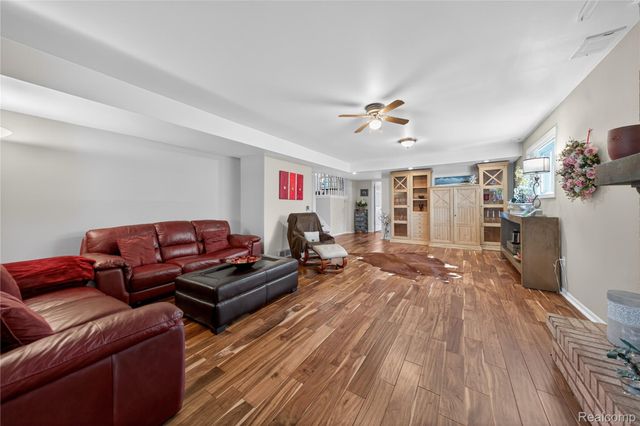 309 Antoinette Drive, Rochester Hills, MI 48309