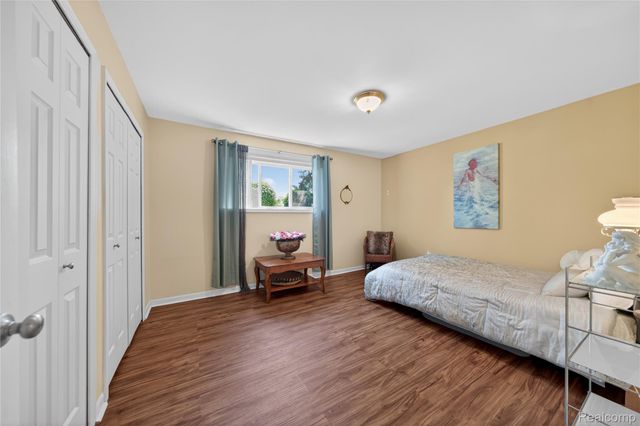 309 Antoinette Drive, Rochester Hills, MI 48309
