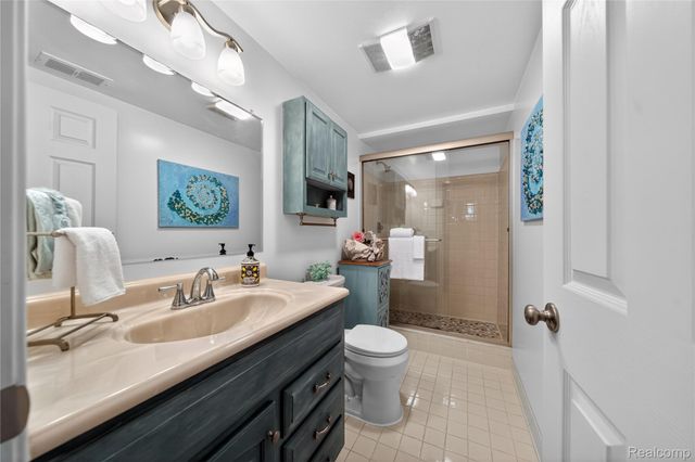 309 Antoinette Drive, Rochester Hills, MI 48309