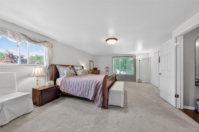 309 Antoinette Drive, Rochester Hills, MI 48309