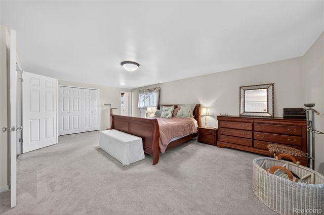 309 Antoinette Drive, Rochester Hills, MI 48309