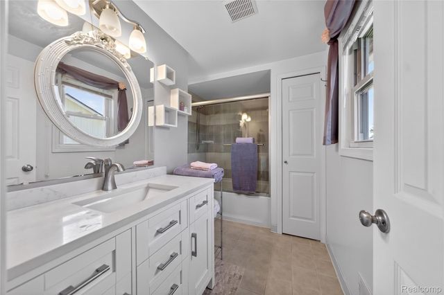 309 Antoinette Drive, Rochester Hills, MI 48309
