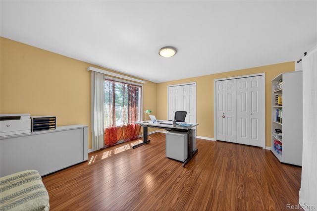 309 Antoinette Drive, Rochester Hills, MI 48309