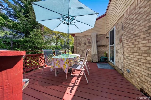 309 Antoinette Drive, Rochester Hills, MI 48309