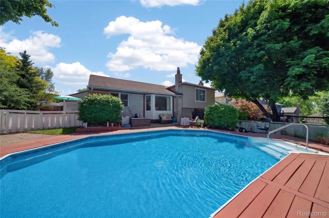 309 Antoinette Drive, Rochester Hills, MI 48309