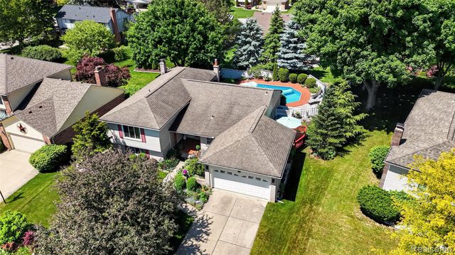 309 Antoinette Drive, Rochester Hills, MI 48309