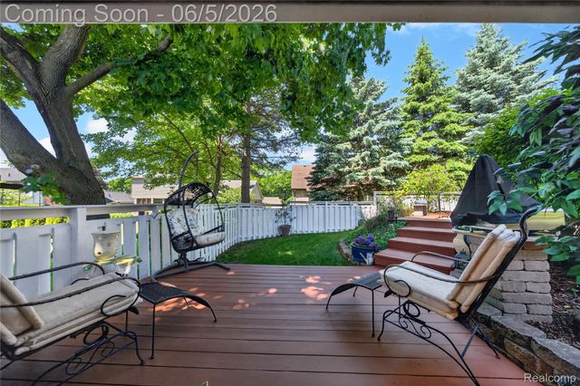 309 Antoinette Drive, Rochester Hills, MI 48309