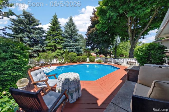 309 Antoinette Drive, Rochester Hills, MI 48309