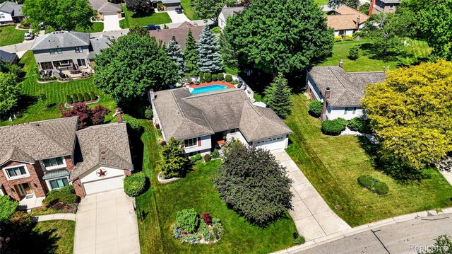 309 Antoinette Drive, Rochester Hills, MI 48309