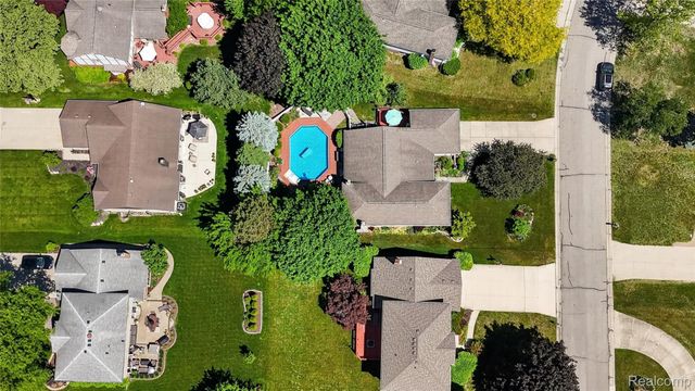 309 Antoinette Drive, Rochester Hills, MI 48309