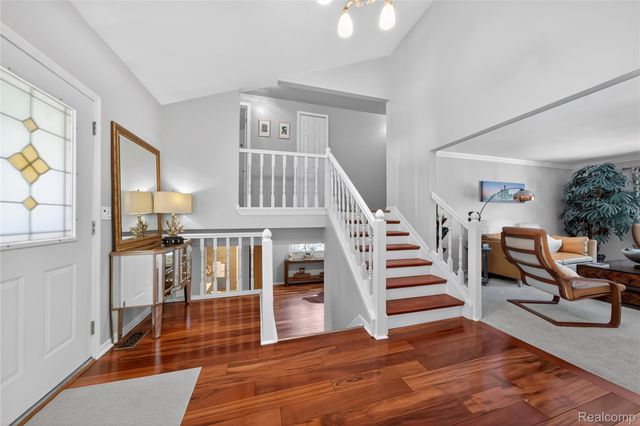 309 Antoinette Drive, Rochester Hills, MI 48309