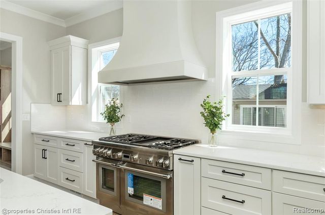 2093 Pembroke Road, Birmingham, MI 48009