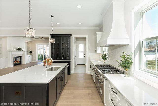 2093 Pembroke Road, Birmingham, MI 48009