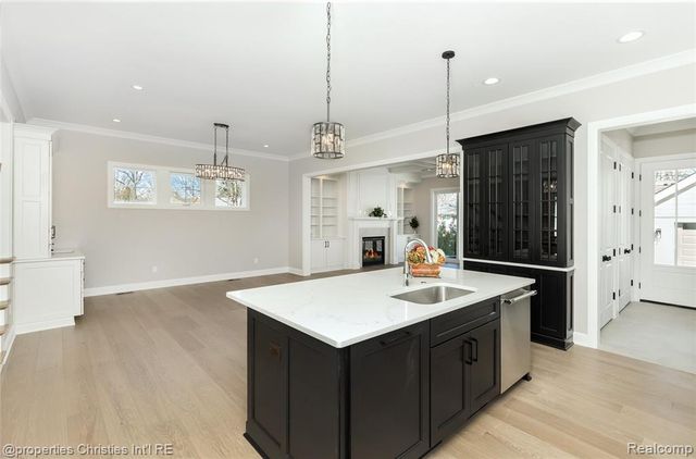 2093 Pembroke Road, Birmingham, MI 48009