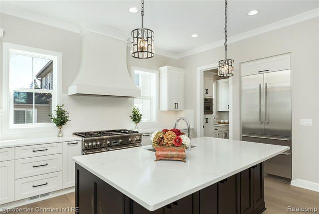 2093 Pembroke Road, Birmingham, MI 48009