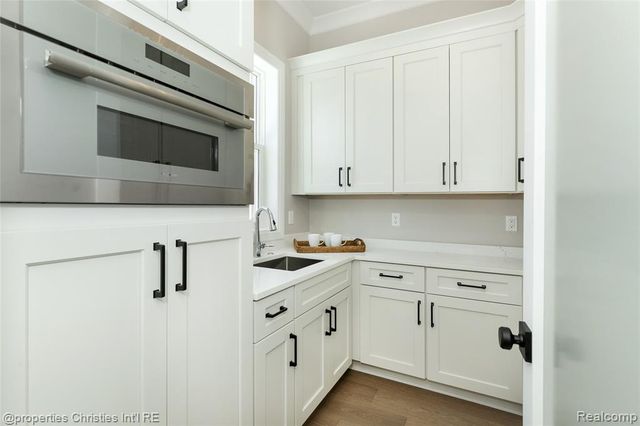 2093 Pembroke Road, Birmingham, MI 48009