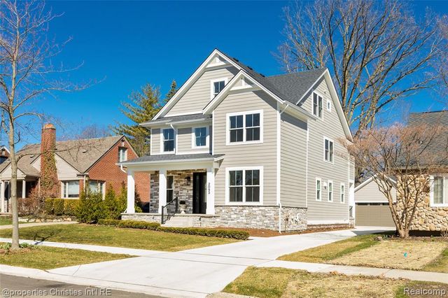 2093 Pembroke Road, Birmingham, MI 48009