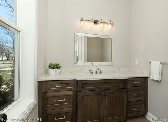 2093 Pembroke Road, Birmingham, MI 48009