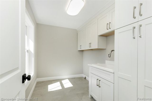 2093 Pembroke Road, Birmingham, MI 48009