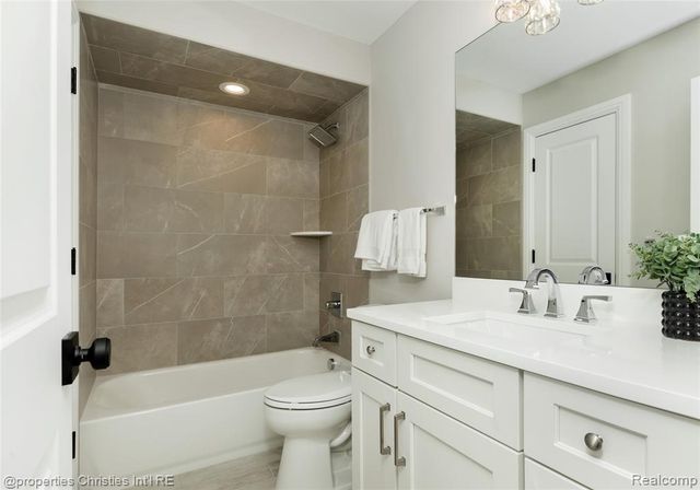 2093 Pembroke Road, Birmingham, MI 48009