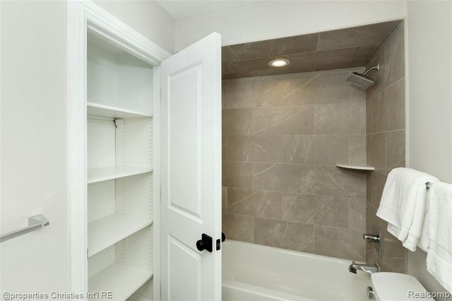 2093 Pembroke Road, Birmingham, MI 48009