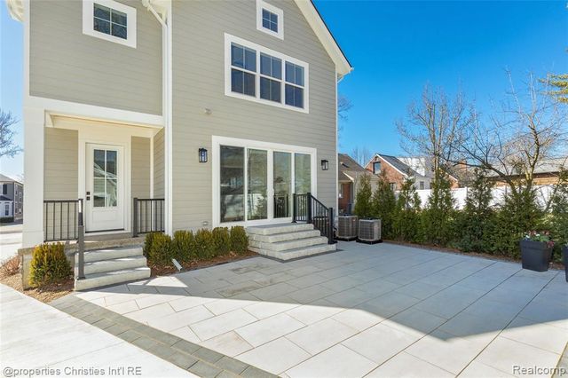 2093 Pembroke Road, Birmingham, MI 48009