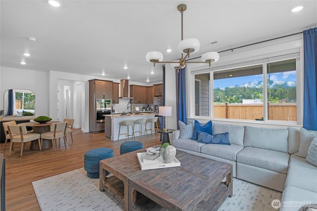 964 Royal Velvet Drive, Sequim, WA 98382