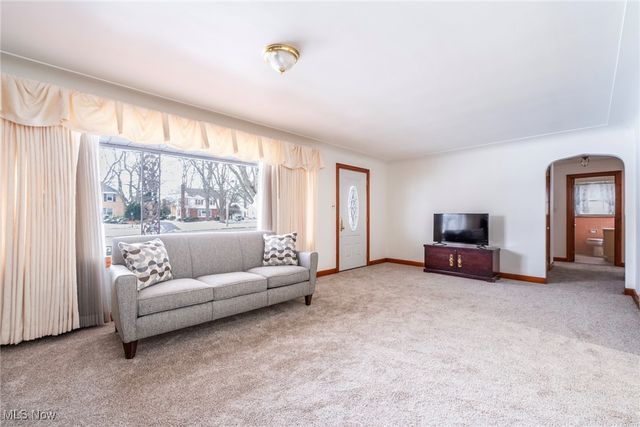 6534 Diana Drive, Poland, OH 44514