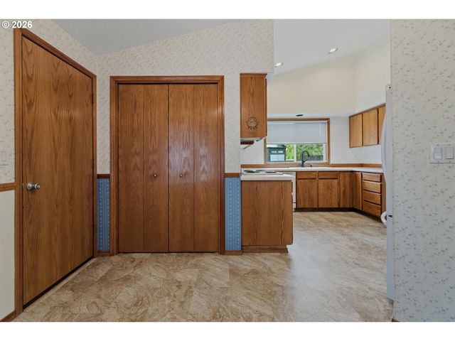2393 Sw 1ST St, Gresham, OR 97080