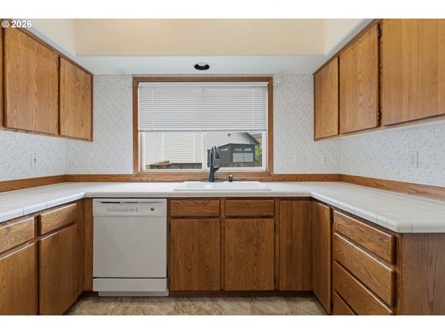 2393 Sw 1ST St, Gresham, OR 97080