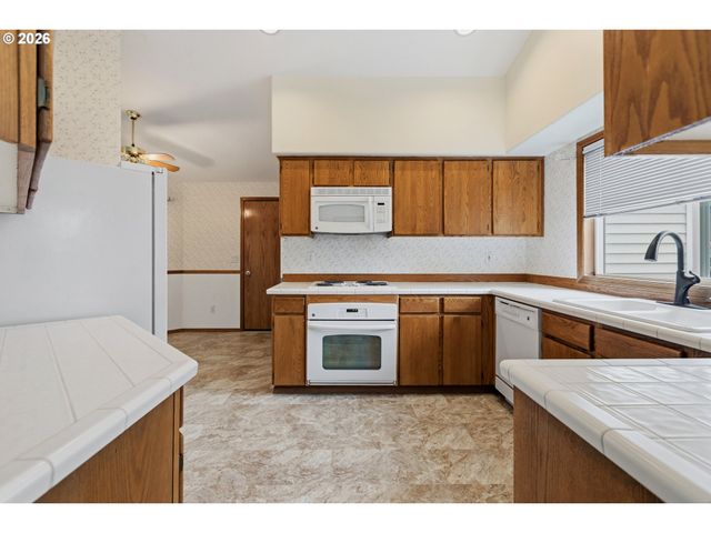 2393 Sw 1ST St, Gresham, OR 97080