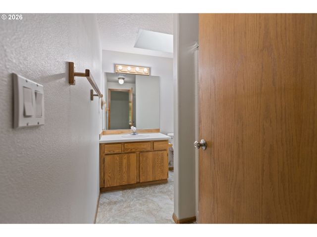 2393 Sw 1ST St, Gresham, OR 97080