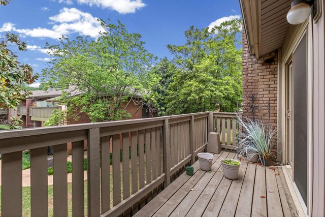 826 CREEKSIDE DR, Memphis, TN 38117